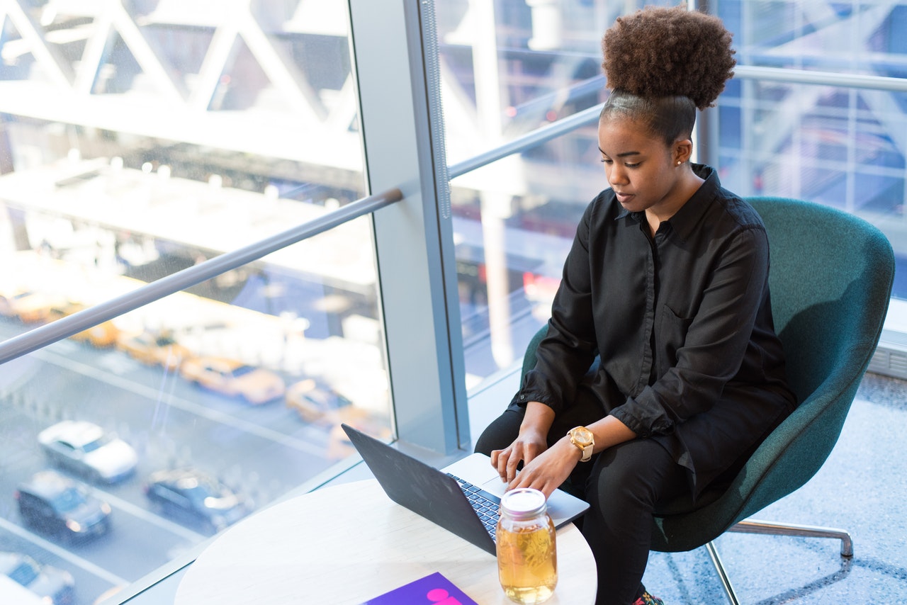 Woman 2 with laptop